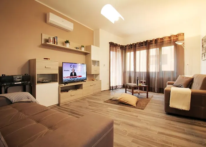 Large 3BR Eur Apartment