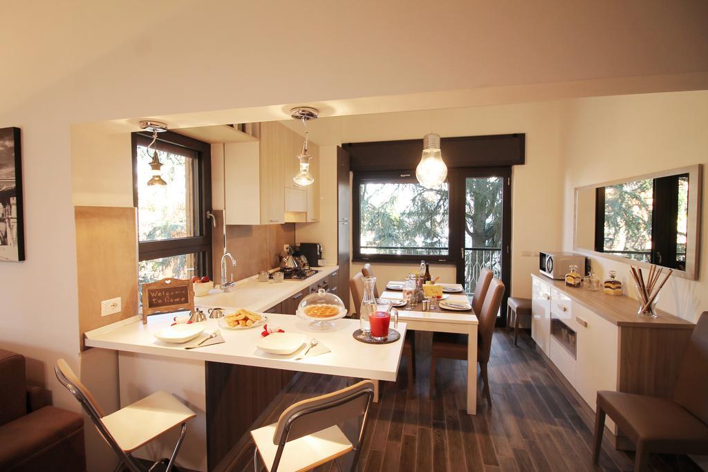 Eur Bright Spacious Terraced With Private Parking Only For Small Cars Apartment *