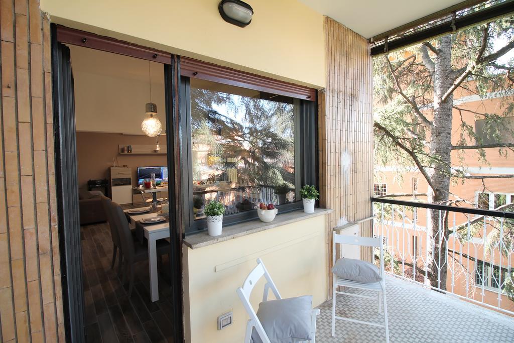 Eur Bright Spacious Terraced With Private Parking Only For Small Cars * Rom